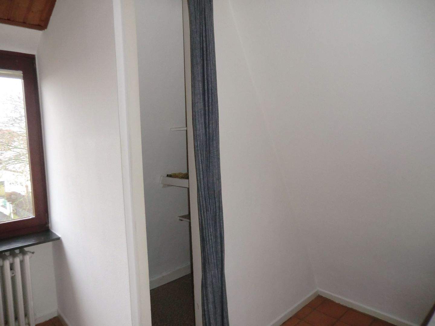 Helle lichtdurchflutende Dachgeschosswohnung – Kassel – Vorschaubild 4