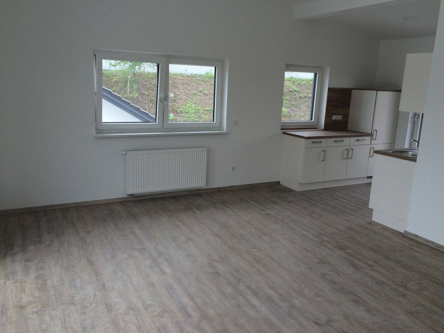 Lichtdurchflutete und neu gebaute 2-Zimmer Wohnung mit Terrasse und EBK, ohne Courtage - Nr. 15