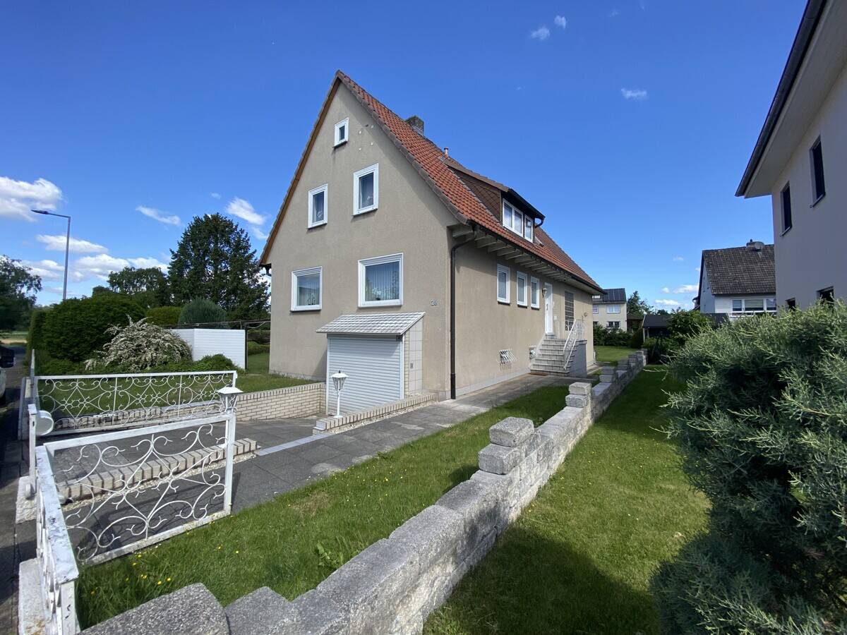 Großzügiges Zweifamilienhaus in ruhiger Lage von Niestetal-Sandershausen – Niestetal – Bild 1 von 6