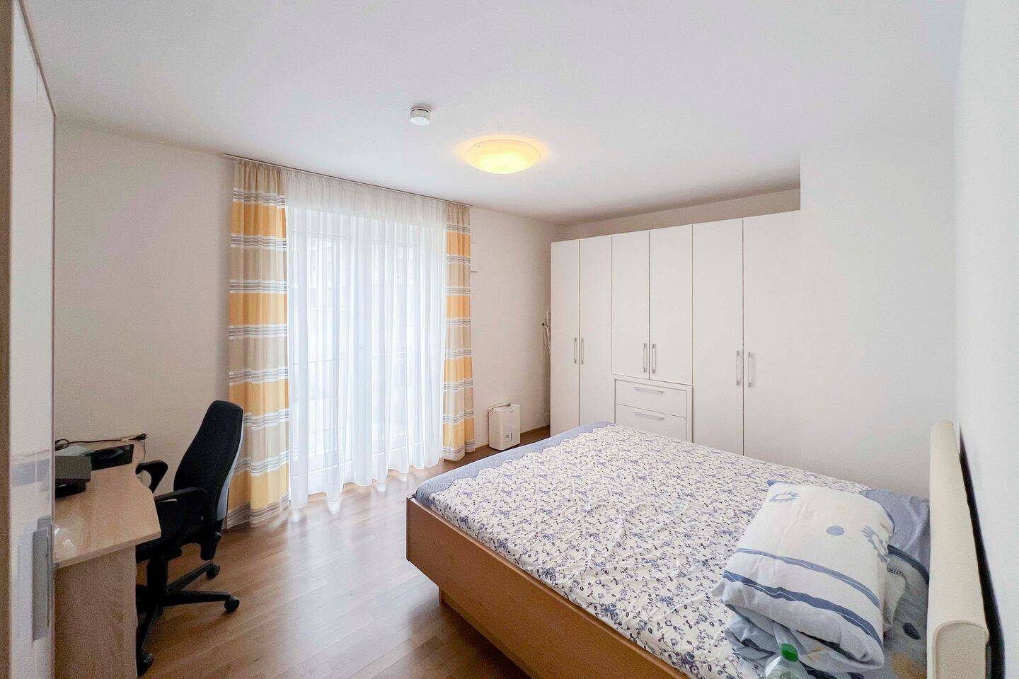 Sofort bezugsfrei: Neuwertige 2-Zimmer-Wohnung mit überdachtem Balkon inkl. Garagenstellplatz! – München – Vorschaubild 5