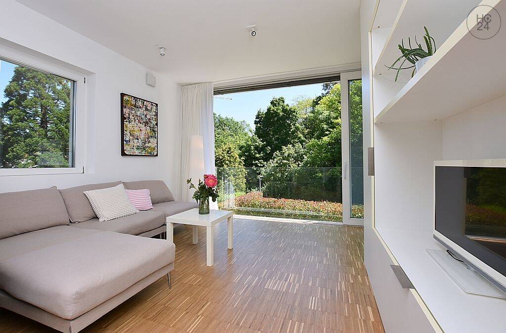Modern möblierte Wohnung mit großer Fensterfront und Blick ins Grüne in Stuttgart Weilimdorf