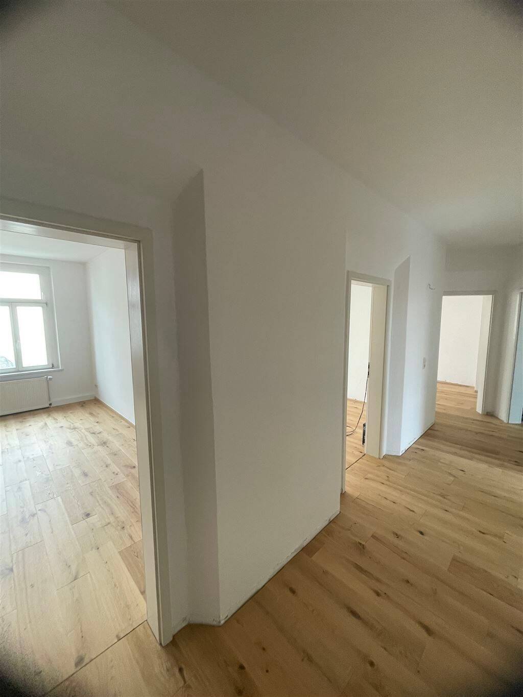 Gohlis-Süd! helle 2 Zimmer-Whg* neuer Fußboden* sep. Küche*Tageslichtbad mit Dusche