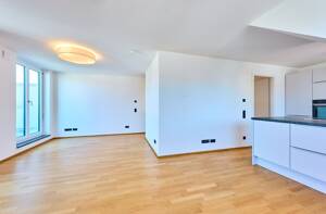 Stilvolle Maisonettewohnung mit Terrasse in begehrter, ruhiger Bestlage – 81829 München – Vorschaubild 2