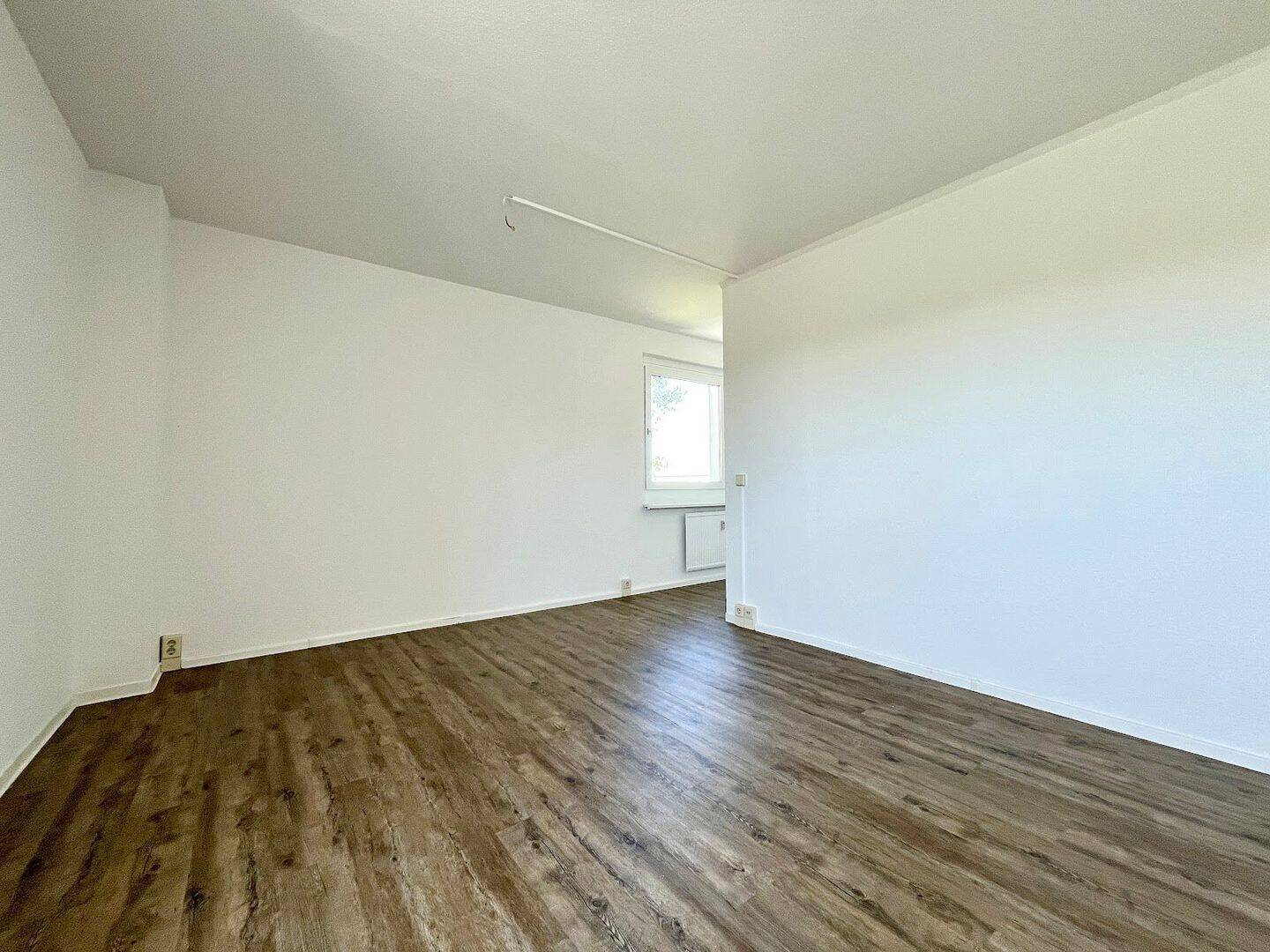 Ihr neues Zuhause: Sanierte Wohnung mit Balkon und Komfort für Singles – Chemnitz – Vorschaubild 2