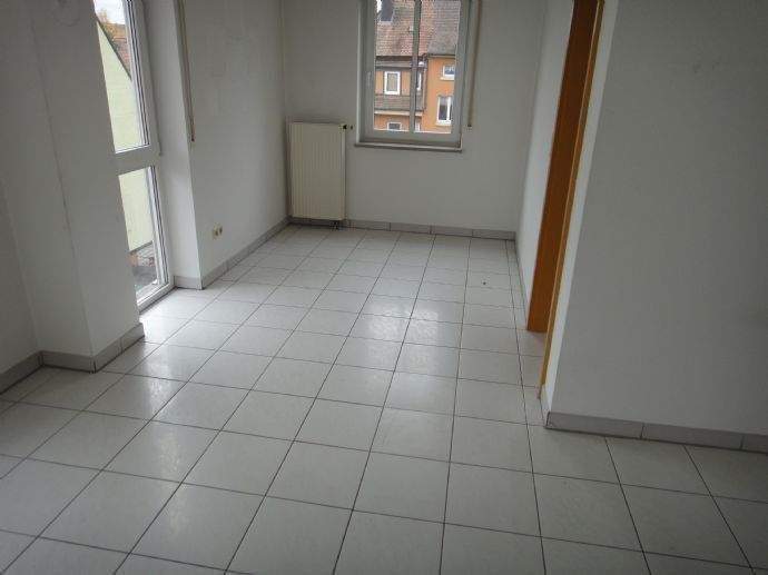 2026 beziehbar moderne 2-ZW, Schweinfurt, Bj.1994, Balkon – Schweinfurt – Vorschaubild 8