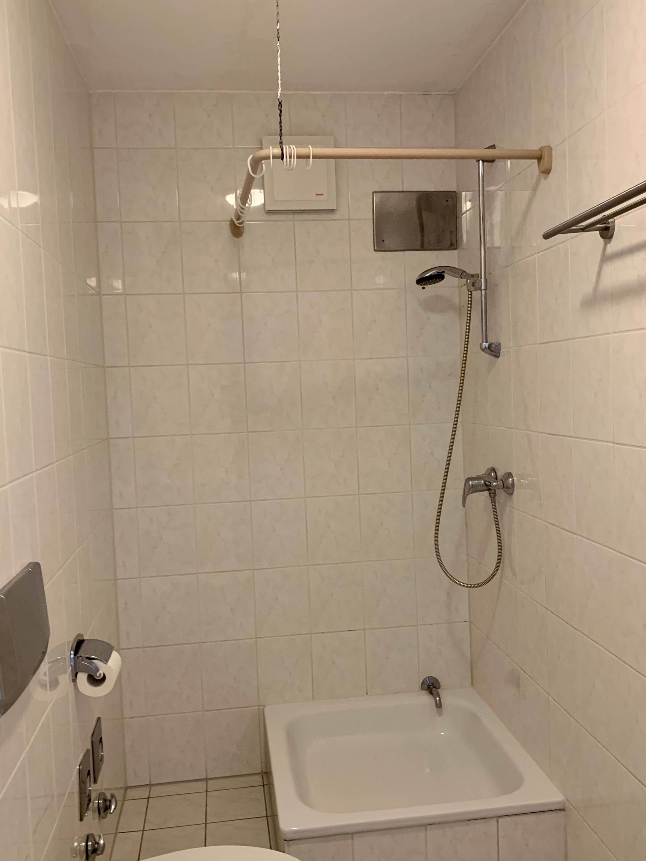 Charmante möblierte 2-Zimmer-Dachgeschosswohnung mit Balkon und Weitblick – Käshofen – Vorschaubild 7
