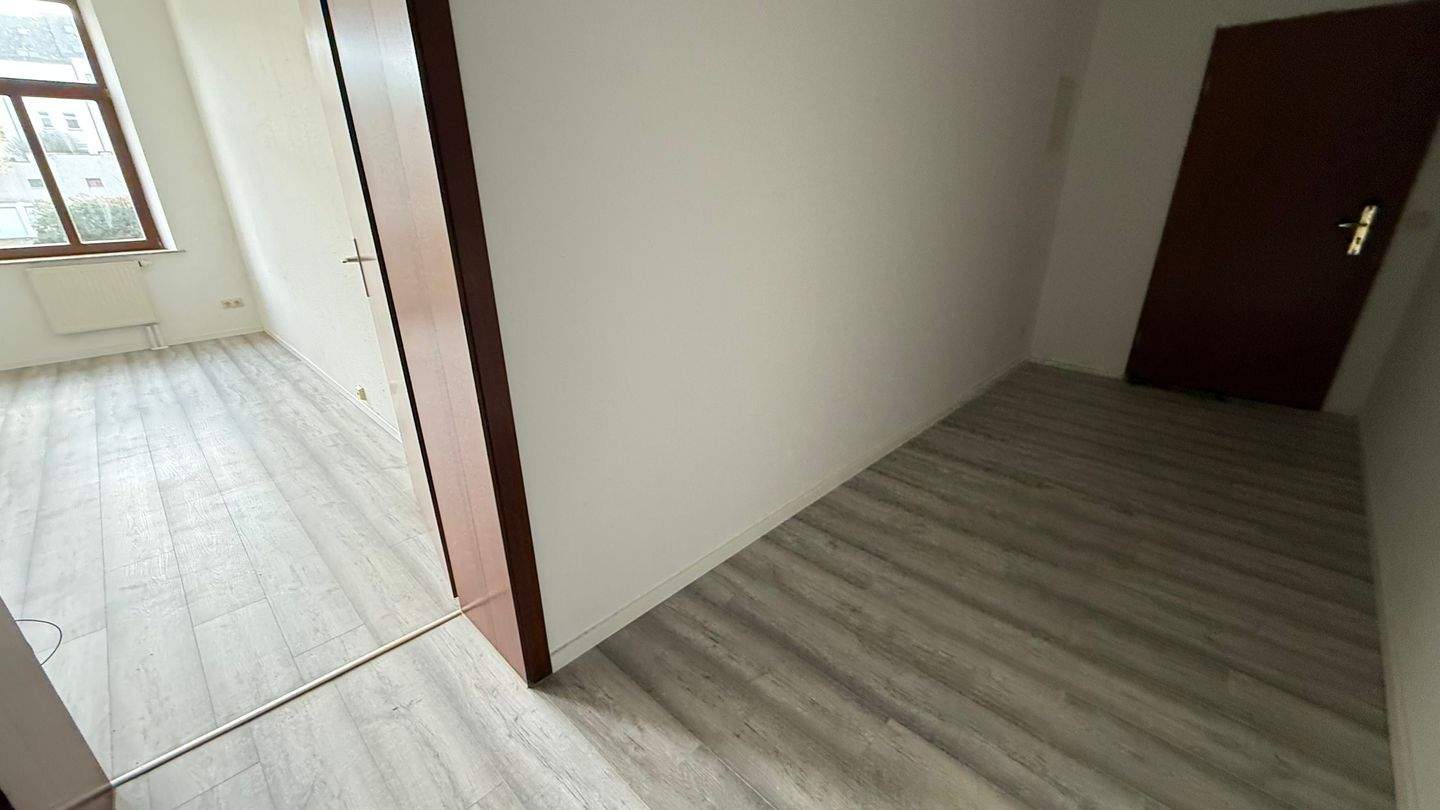TOP Whg. - jetzt mit neuem Laminat in Eiche - im 1. OG – Chemnitz – Vorschaubild 3