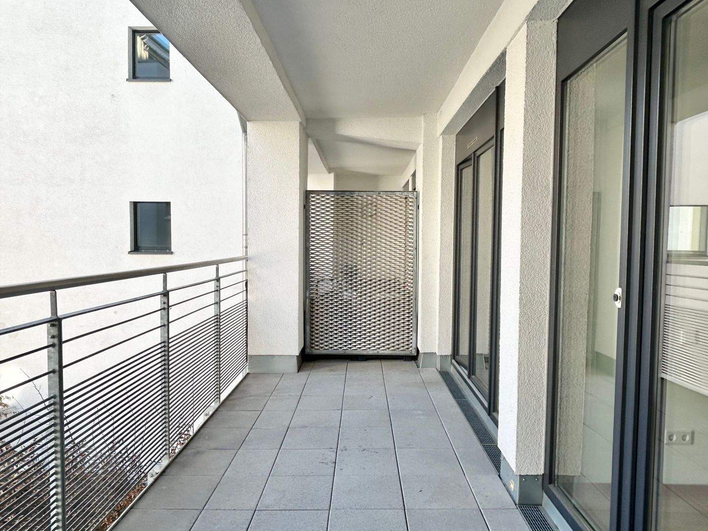 ***SINGLE WOHNUNG*** TOP MODERNE 2 ZIMMER WOHNUNG MIT EINBAUKÜCHE UND LOGGIA – Nürnberg – Vorschaubild 4