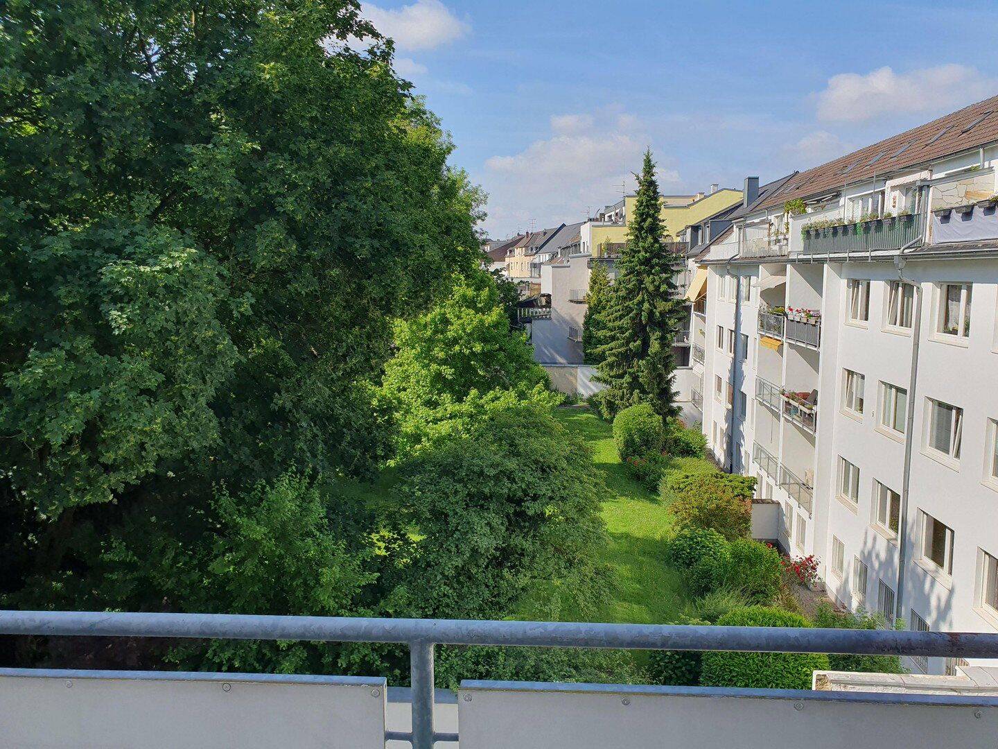3-Zimmer-Wohnung mit Aufzug, Balkon und Garage in Zentrumsnähe