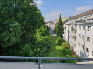 3-Zimmer-Wohnung mit Aufzug, Balkon und Garage in Zentrumsnähe