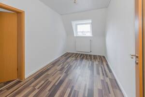 Provisionsfrei! Großzügige 4-Zimmer-Dachgeschosswohnung in Lütgendortmund. – 44388 Dortmund – Vorschaubild 8