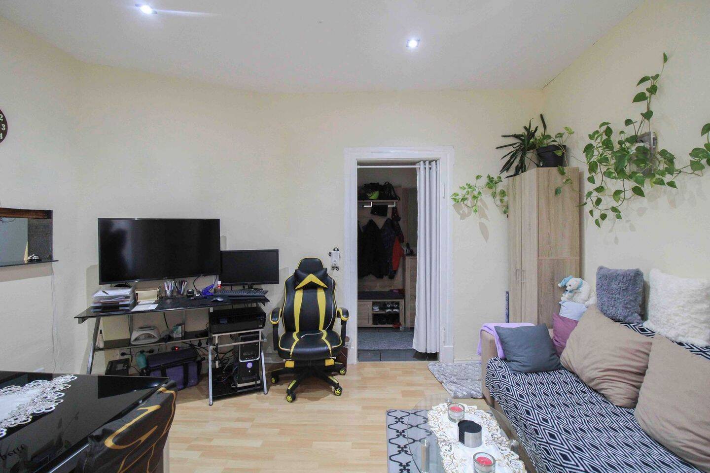 Charmante 3-Zimmer-Altbauwohnung in zentraler Lage von Bad-Cannstatt – Stuttgart – Vorschaubild 7