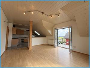 DIPL.-Immowirt MAIER !! helle, großzügige Galerie-Dachgeschoss-Wohnung und traumhaften Weitblick – 94474 Vilshofen an der Donau – Vorschaubild 3