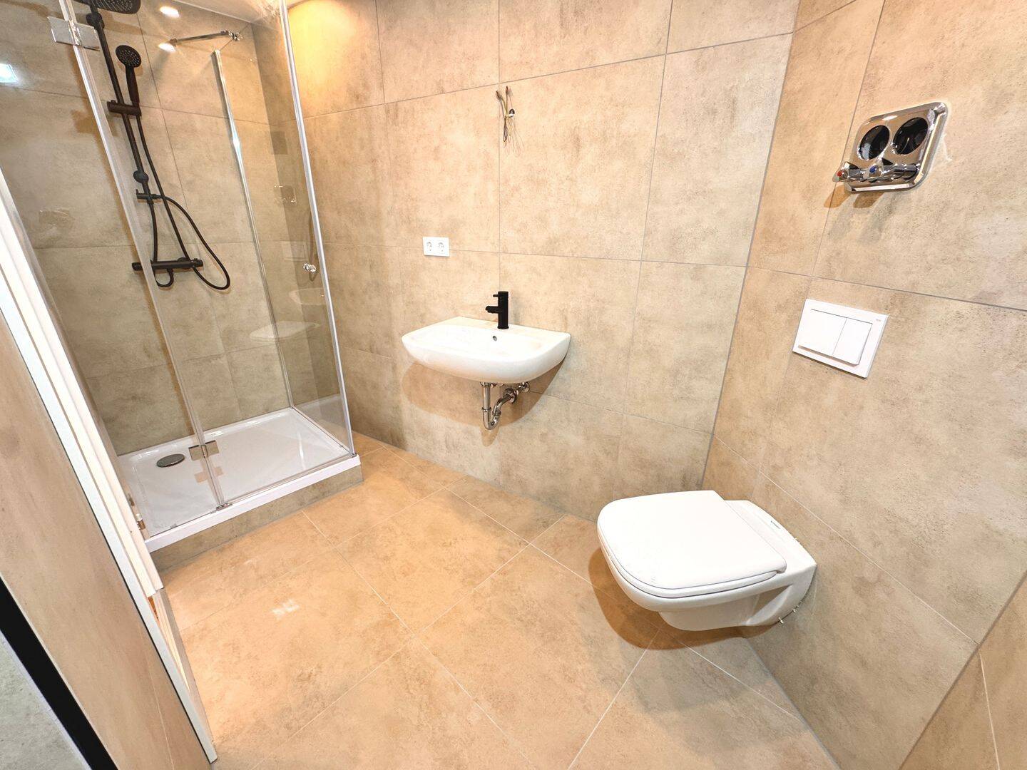 Provisionsfrei - Renovierte 3 Zimmer Wohnung mit Terrasse und Stellplatz in Heßdorf – Heßdorf – Vorschaubild 7
