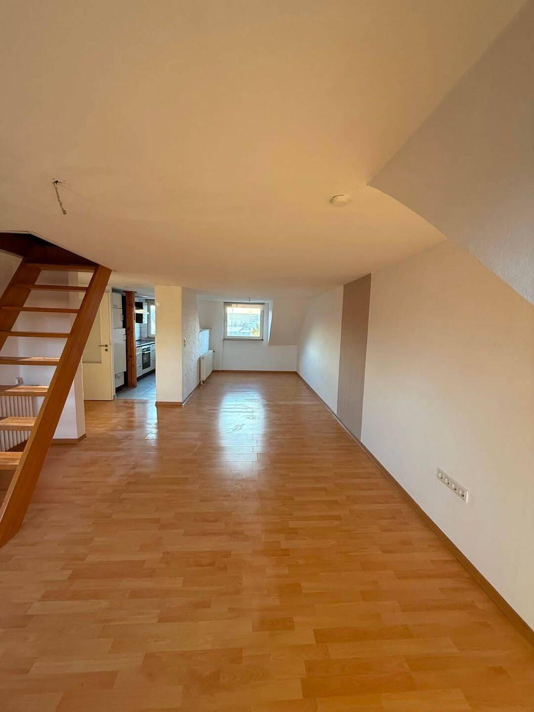 Gepflegte Dachgeschosswohnung im 3-Familienhaus in zentraler Lage – Hamm – Vorschaubild 3