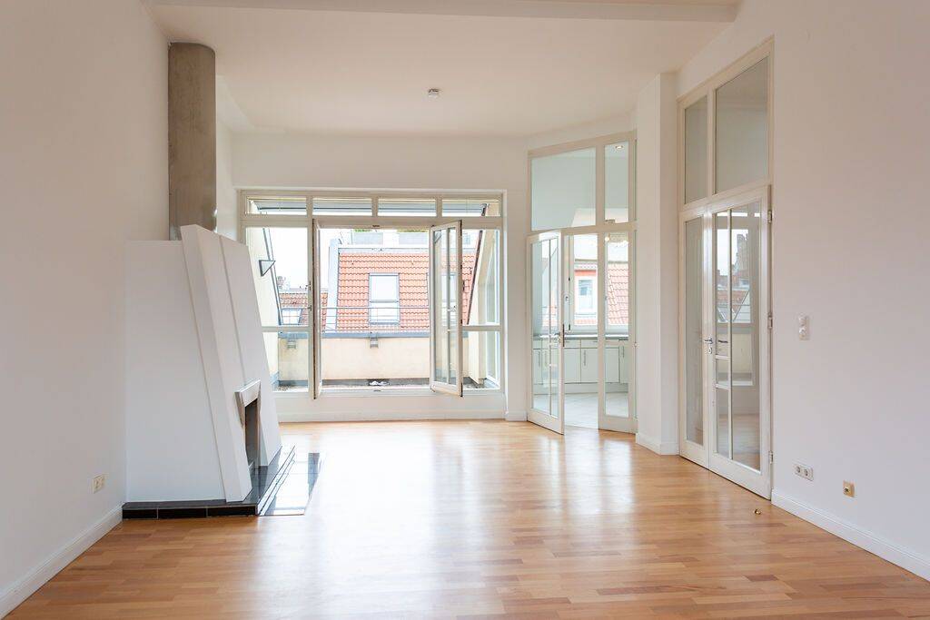 Unweit Lietzensee - City-Dachgeschoßwohnung mit Aufzug – Berlin – Vorschaubild 2