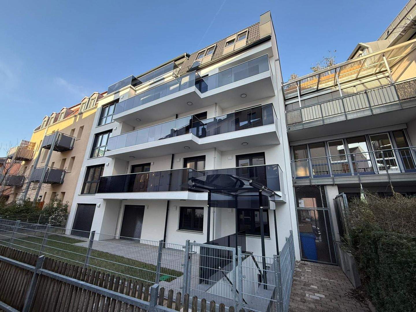 Neubau – 5 - Familienhaus – EG-Luxuswohnung – Nürnberg – Vorschaubild 2