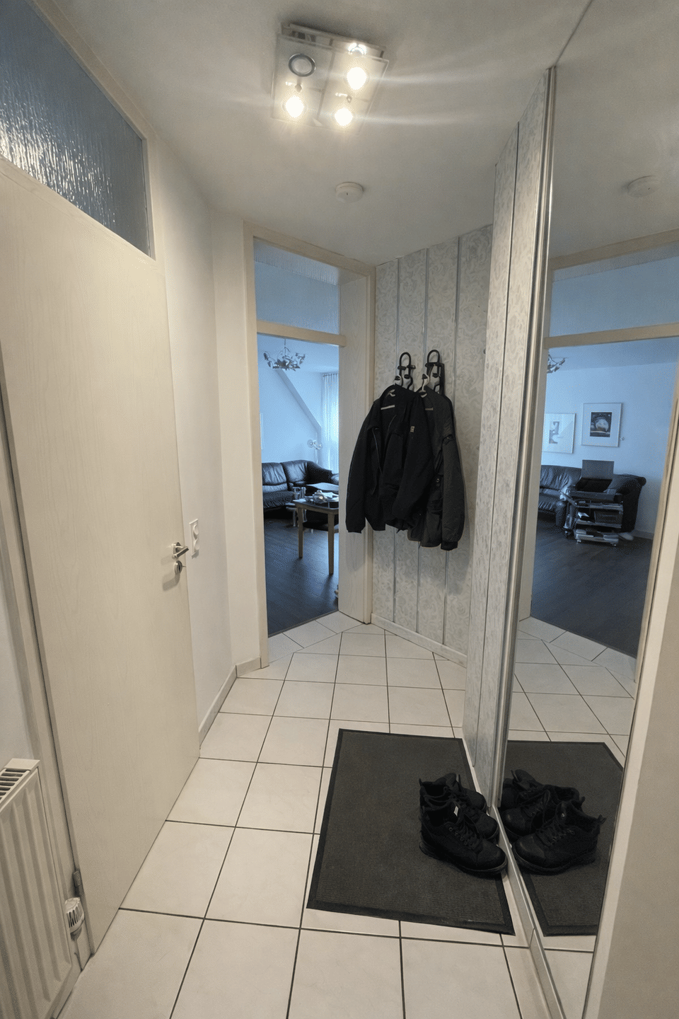 Helle, gepflegte 2-Zimmer-Wohnung mit Balkon in gehobener Wohngegend – Nürnberg – Vorschaubild 2