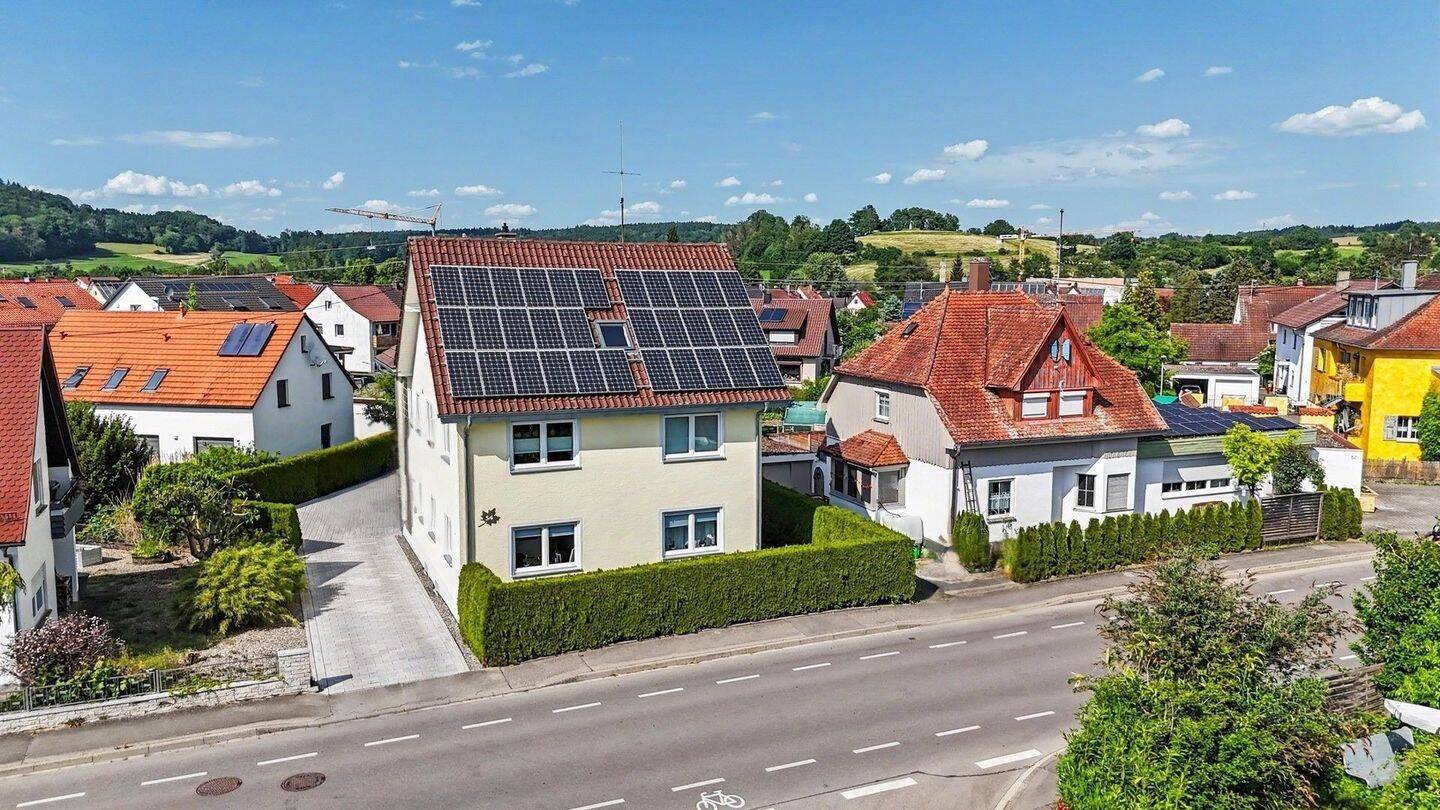 1A-Kapitalanlage in Ummendorf - 3 Wohneinheiten, PV-Einnahmen und Doppelgarage – Ummendorf – Vorschaubild 2