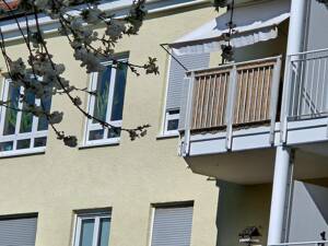 Bereits vermietet: Kleine 2 Zimmer-Wohnung. Kochnische. Balkon. Tiefgaragen-Stellplatz