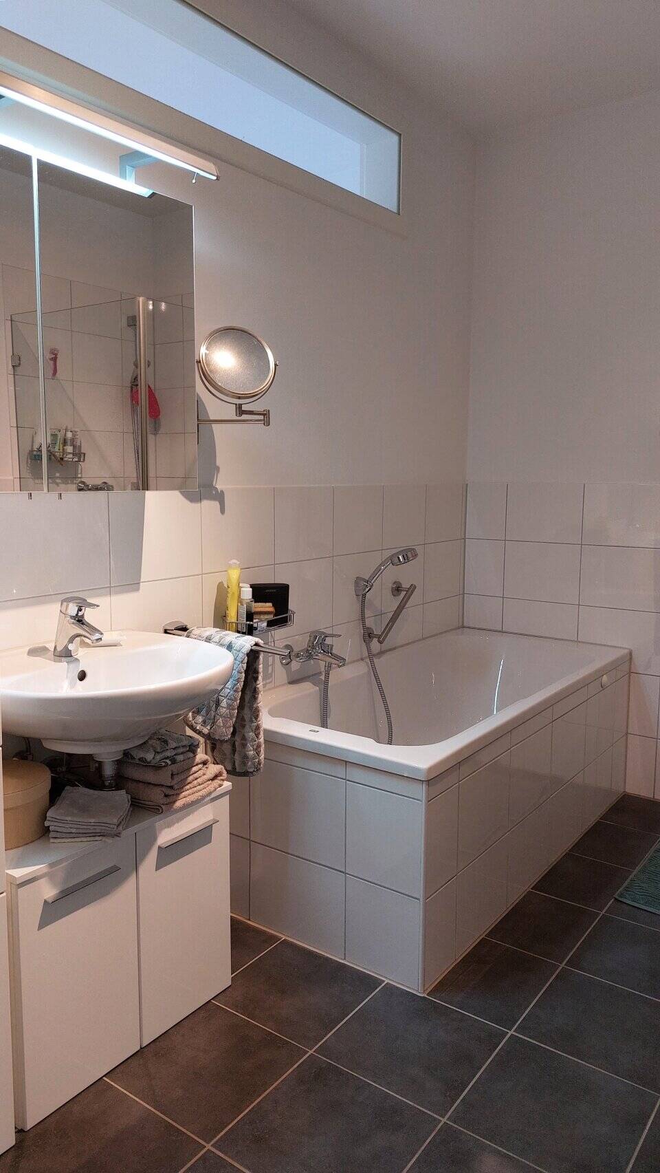 Helle und Moderne Wohnung mit Stellplatz – Nürnberg – Vorschaubild 2