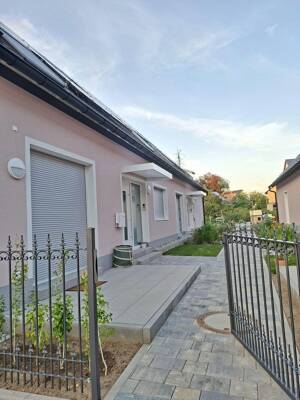 Neubau Haus (Doppelhaushälfte) in Karlsruhe Neureut zu vermieten