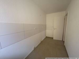 Tolle 3-Raumwohnung zur Selbstnutzung !!! Erstbezug nach Sanierung !! Mit Balkon und Aufzug !! – 1157 Dresden – Vorschaubild 9