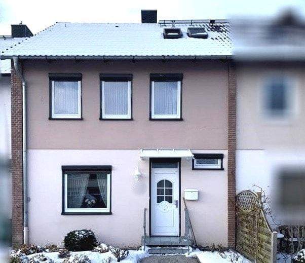 Platzwunder - Reihenmittelhaus mit Charme und Potenzial in toller Lage! – Eutin – Bild 1 von 8