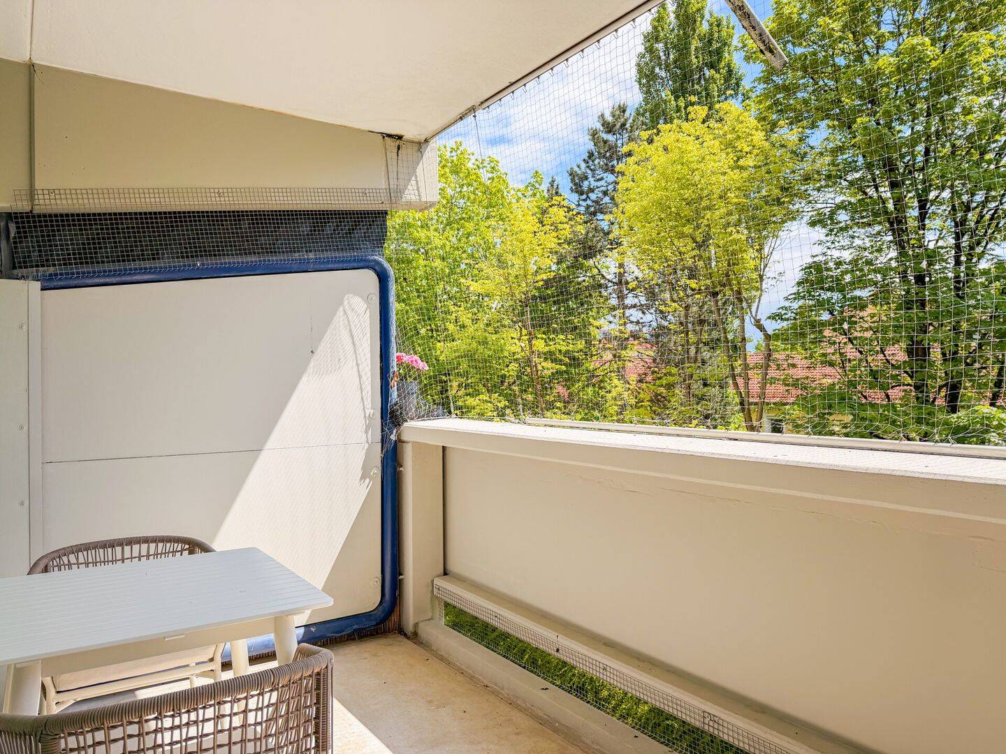 ca. 4,20 % Rendite | hochwertig sanierte, möblierte 1-Zimmer-Wohnung mit TG-Stellplatz in Sendling