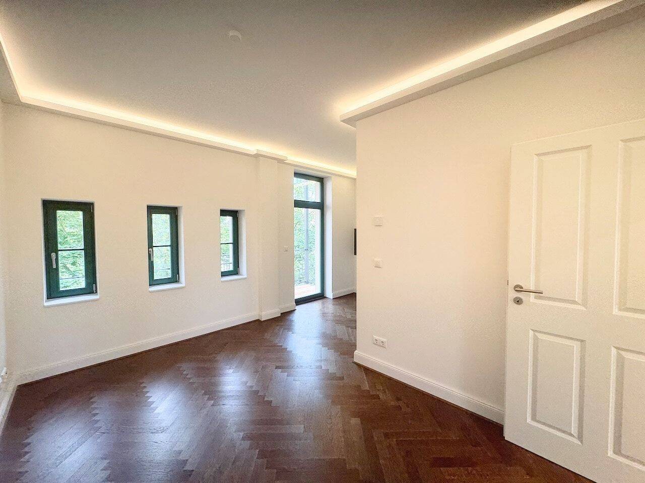 Die ist es! + Erstbezug * Balkon * Parkett * Fußbodenheizung * Bad mit Wanne & Dusche * LED-Licht
