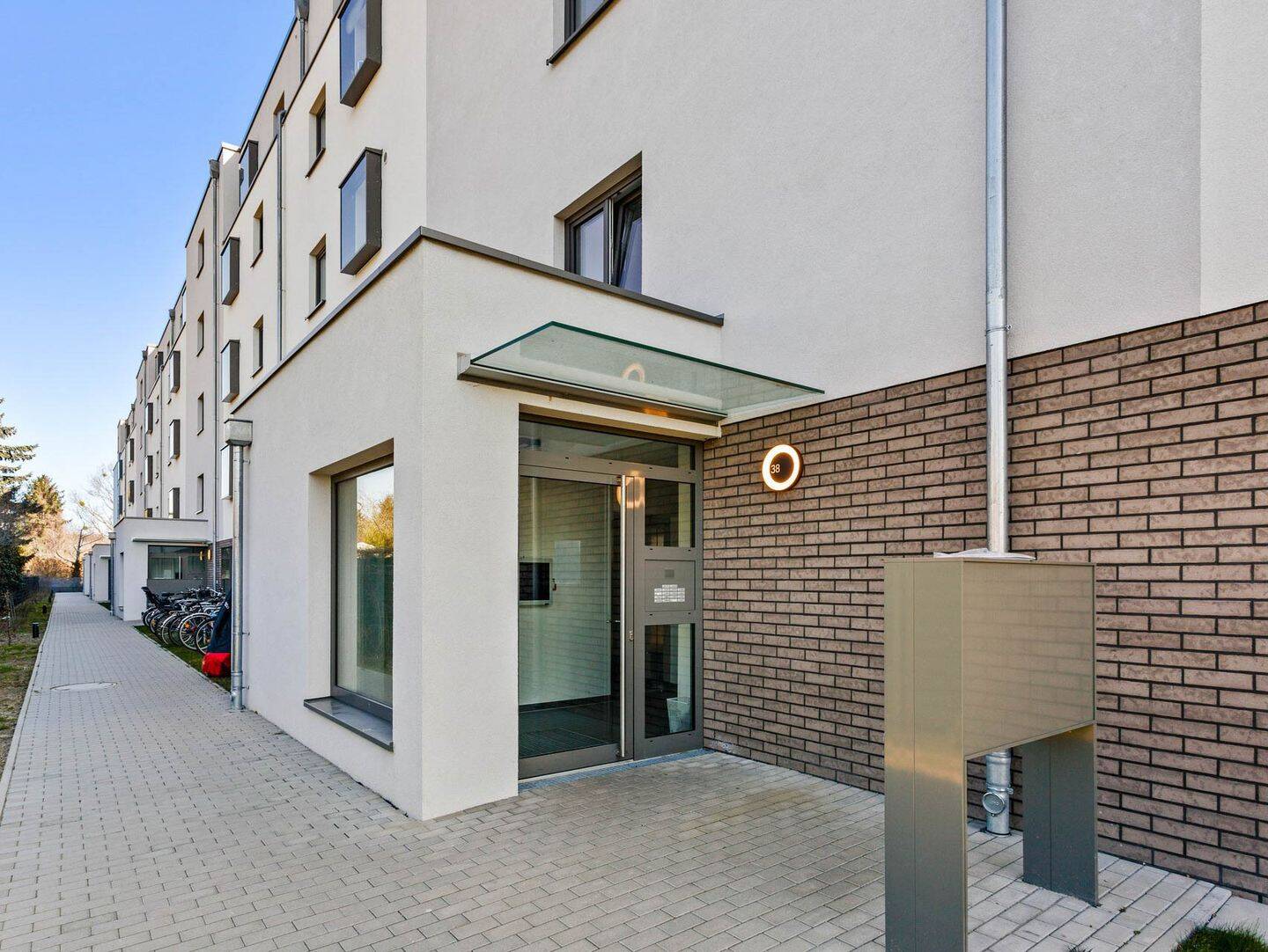 Komfortables Familienwohnen: 4-Zimmer-Wohnung mit offener Küche und Balkon – Berlin – Vorschaubild 9