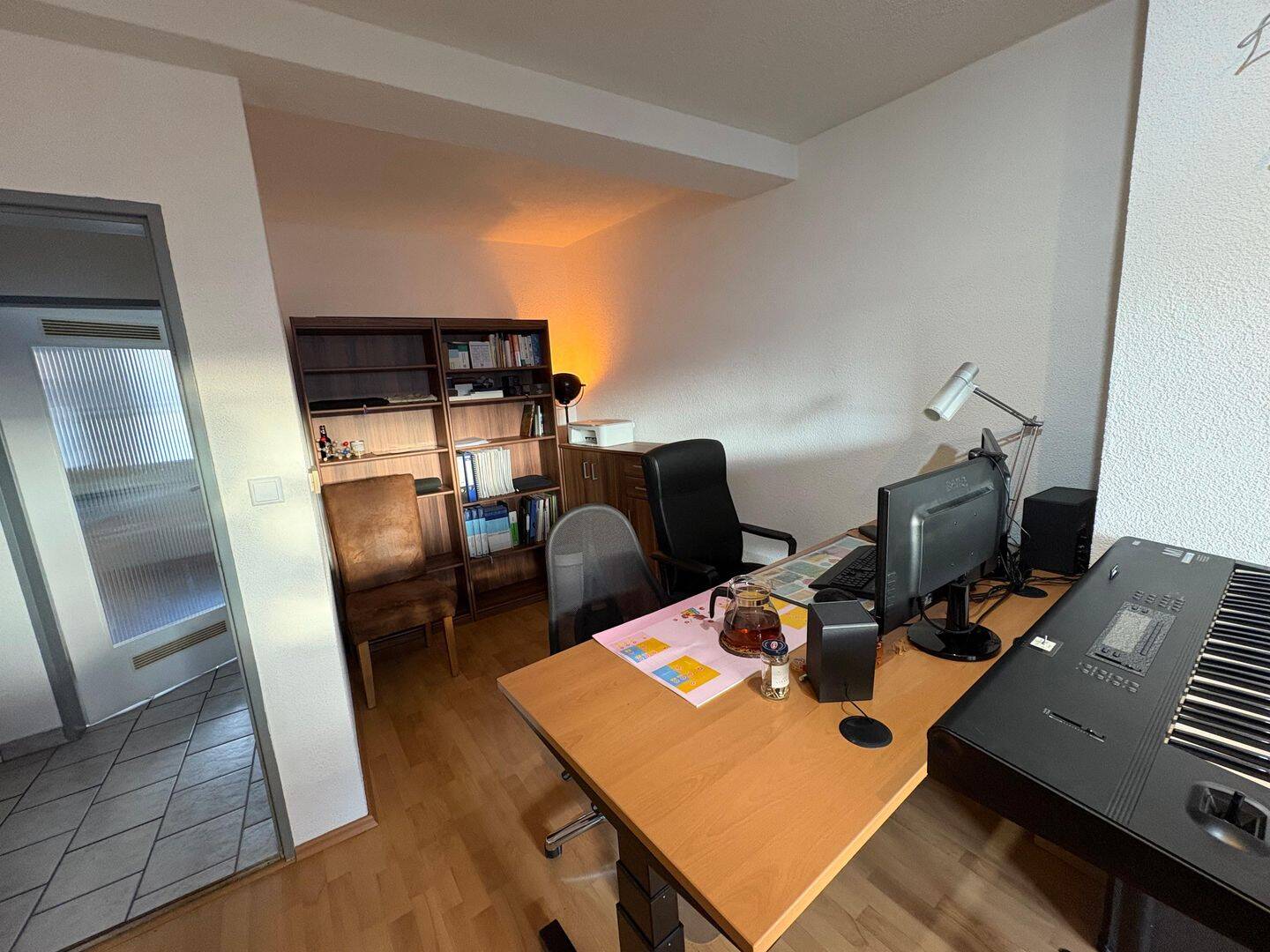 Helle, zentrale 2-Zi.-Wohnung mit EBK, teilmöbliert & WG-geeignet – Nürnberg – Vorschaubild 4