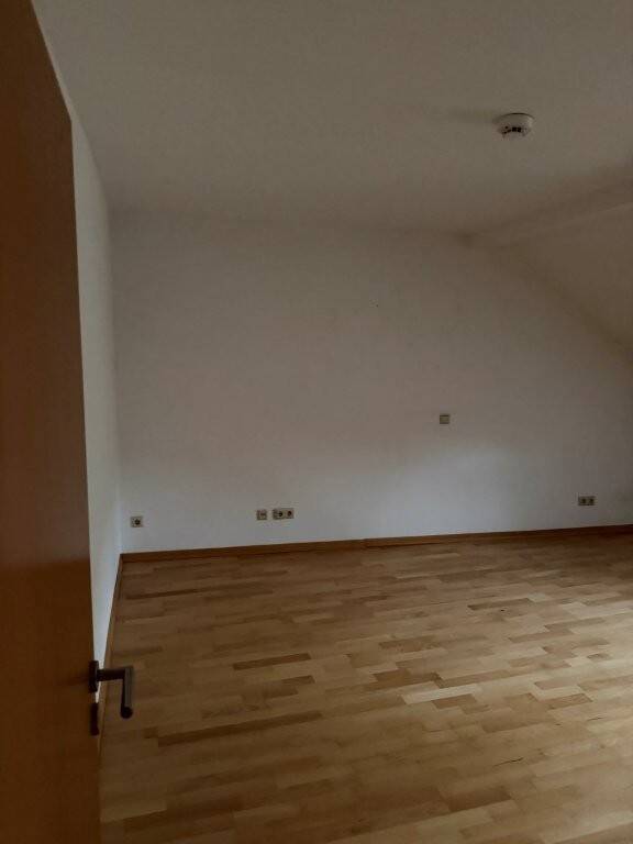 ****Schöne Dachgeschosswohnung in saniertem Altbau; WG-geeignet**** – Trier – Vorschaubild 5