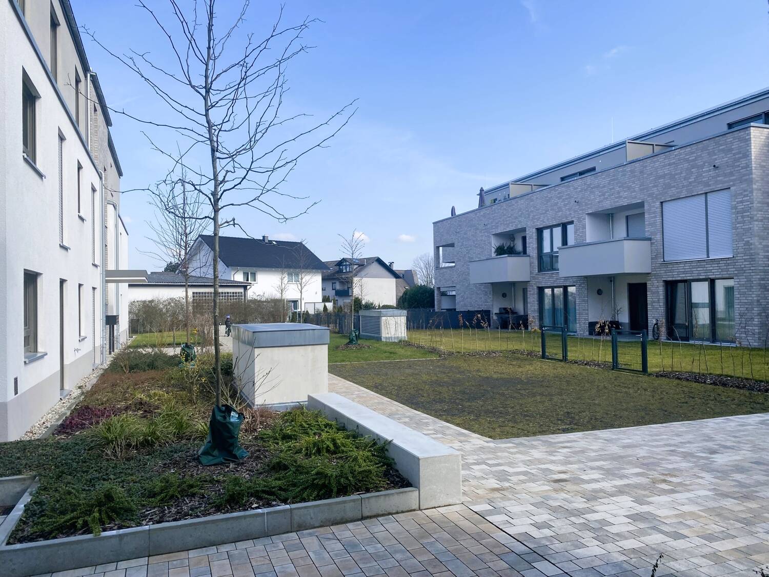 Hanau-Steinheim, 3-ZW, 91 m², EG, Fbhzg., EBK, Gäste-WC, Terrasse, Gartenanteil, TGPlatz, 1.400,-/