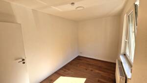 Moderne 4-Zimmer-Wohnung in Toplage in Esslingen – mit Einbauküche, Tageslichtbad, Loggia und Gartenanteil – 73728 Esslingen am Neckar – Vorschaubild 6