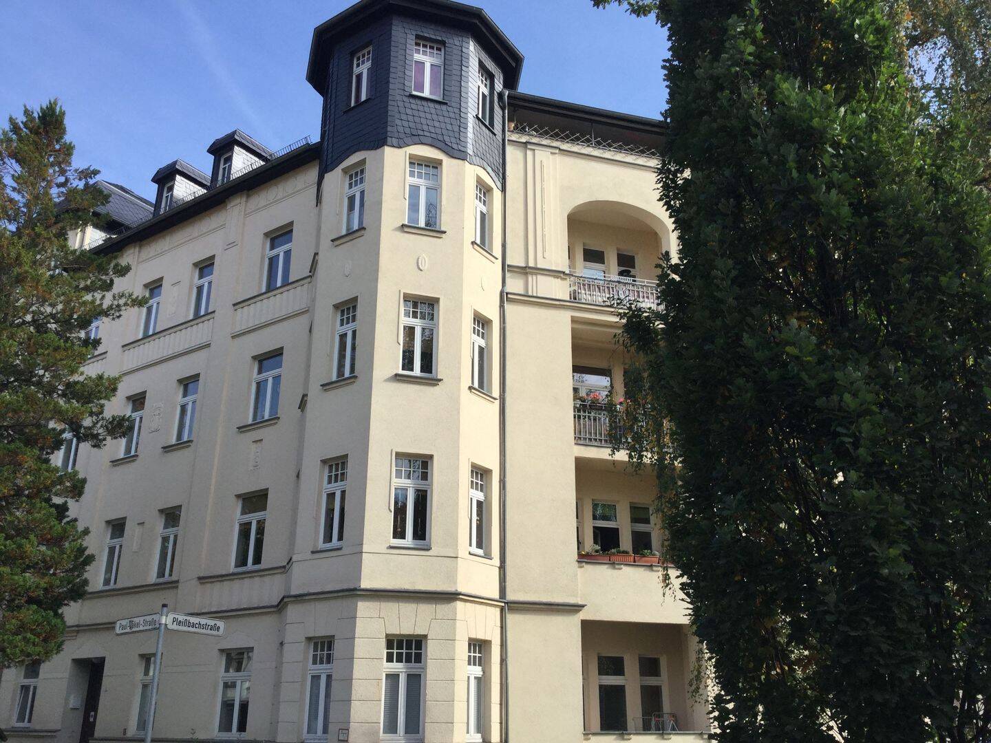 Erstbezug Schlosschemnitz- sanierte 4-Zimmer Wohnung, Balkon, Glasdusch, Erker, nähe Klinikum -Bushaltestelle vor der Türe