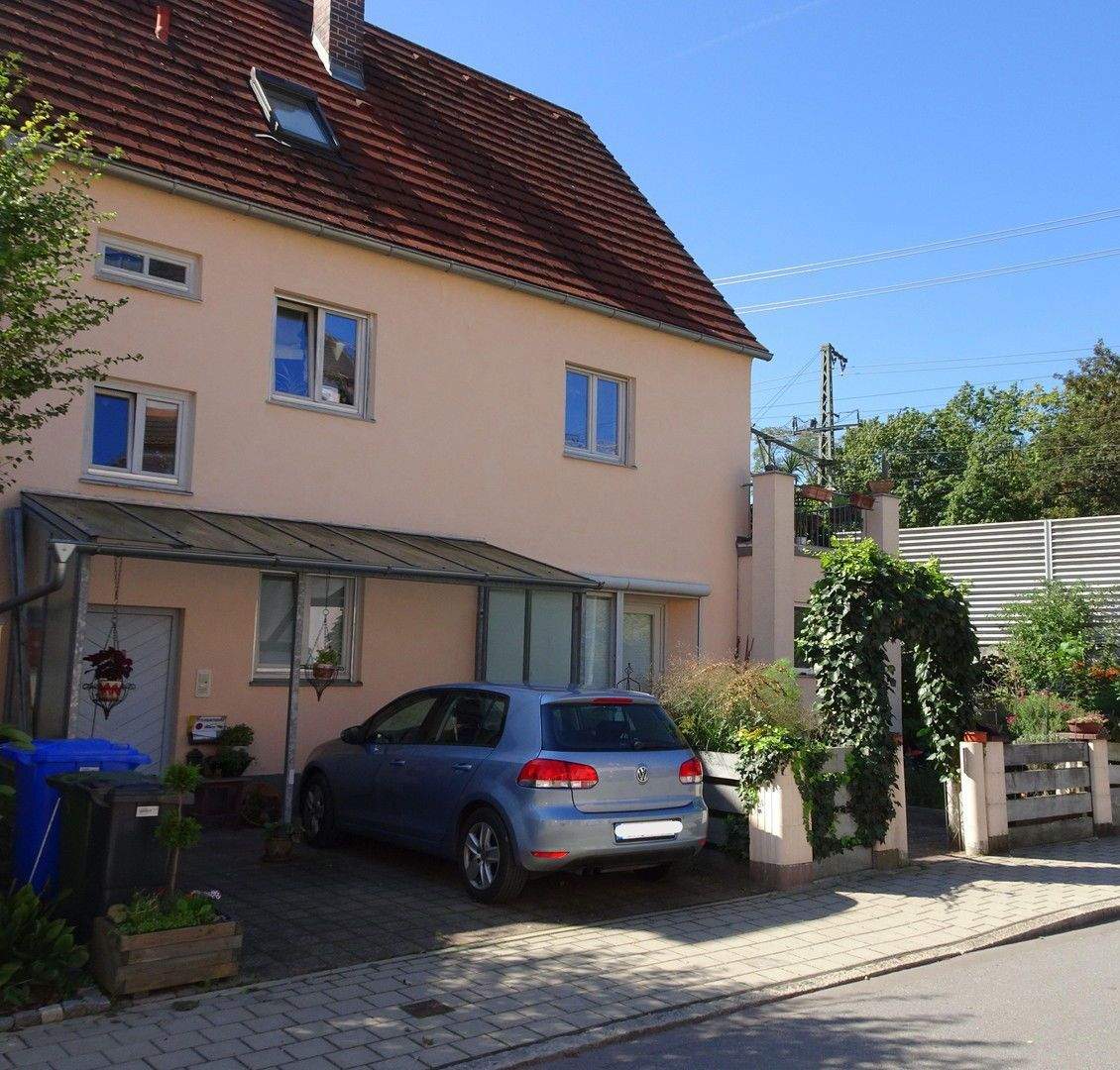 Doppelhaushälfte mit Garten