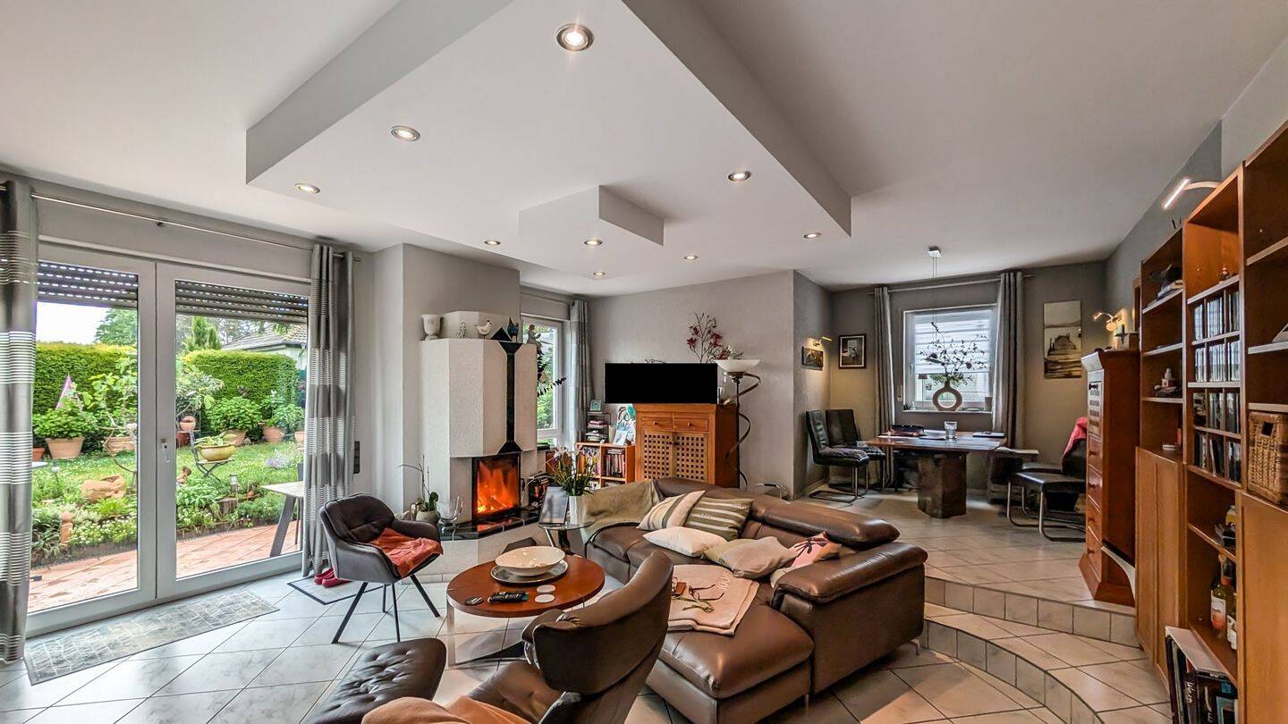 Modernes Wohnen mit Kamin, Pool und liebevoll angelegtem Garten – Mainz – Vorschaubild 3