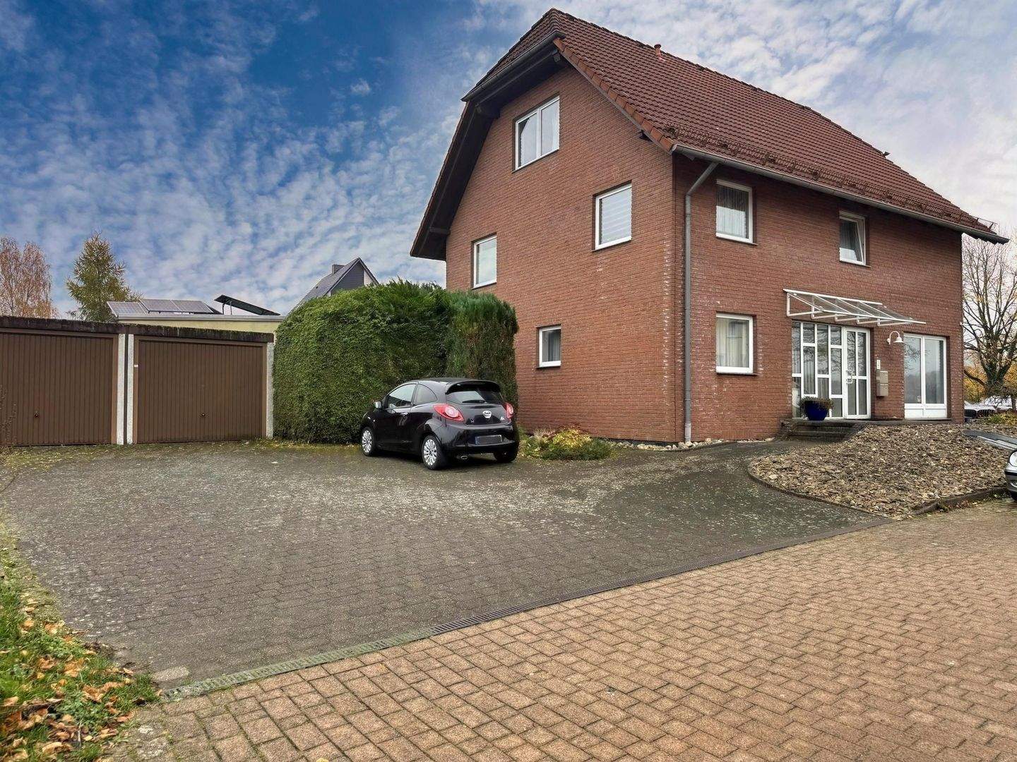 Mehrgenerationenhaus oder Kapitalanlage-ideal für Selbstnutzer & Investoren – Extertal – Bild 1 von 9