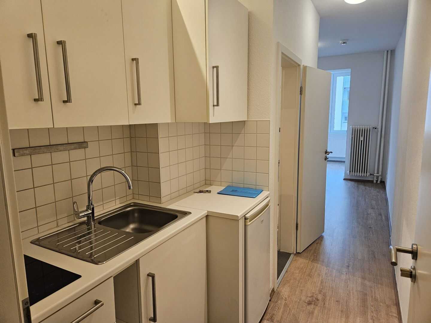 Sorglos-Studentenwohnung mit Küche - direkt an der Uni! All-Inclusive!