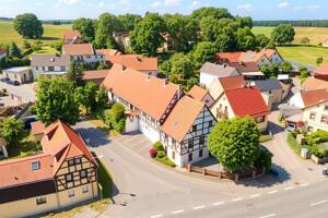 Seltenes Fachwerkhaus bei Radeburg, viel Platz zur Eigennutzung + 3 Wohnungen (voll vermietet) – 1561 Ebersbach – Vorschaubild 2