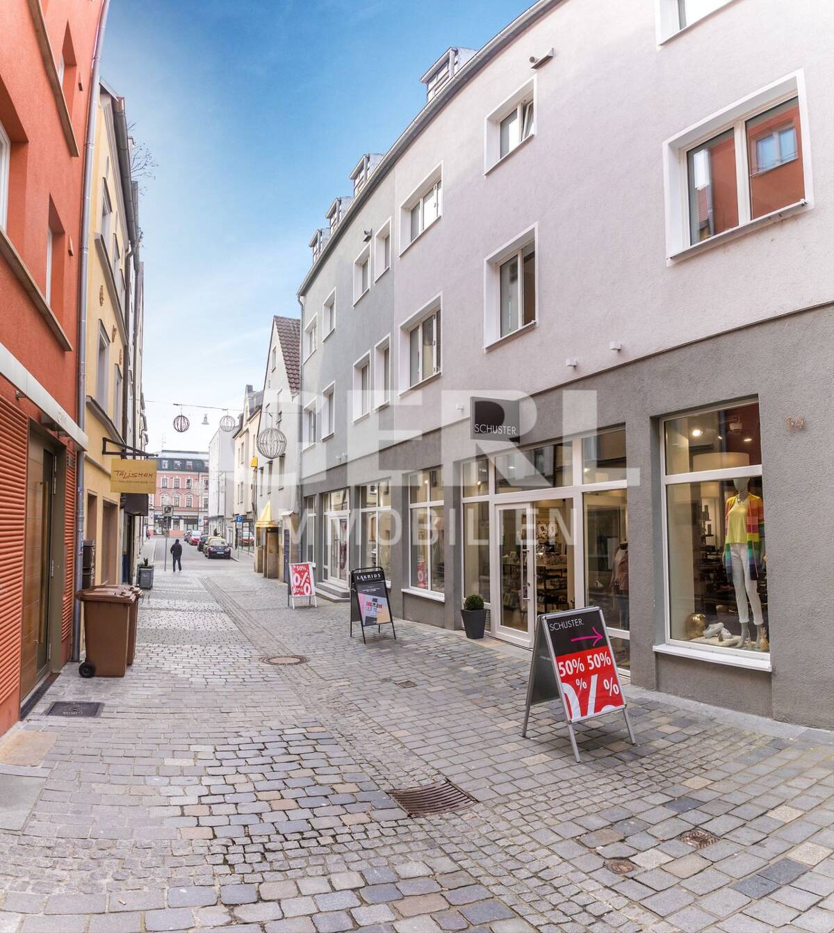 Geräumige 2-Zimmer Wohnung mit Aufzug im Straubinger Stadtzentrum – 94315 Straubing – Bild 1 von 9