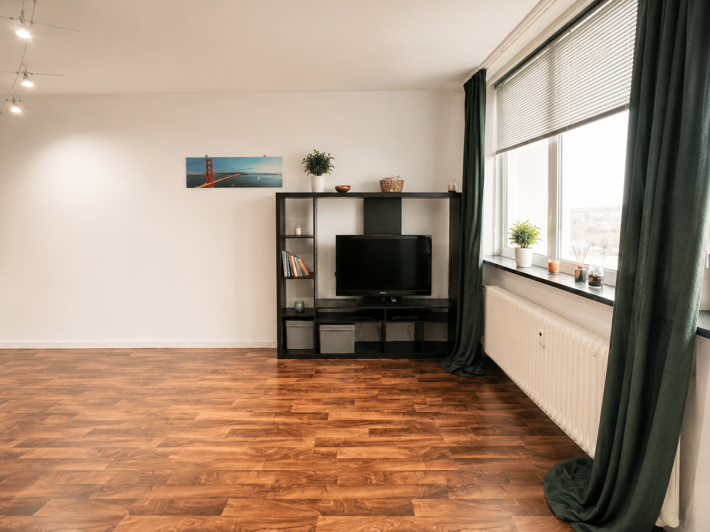 Bezugsfreie und gut geschnittene 2-Zimmer-Wohnung mit zwei großzügigen Südbalkonen