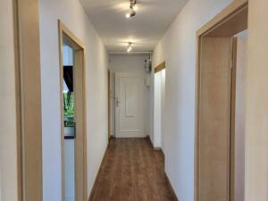 "Hidden Gem" in Erlangens Bestlage: Neuwertige 3-Zimmer-Oase mit Maßküche & Home-Office-Setup! – 91052 Erlangen – Vorschaubild 4