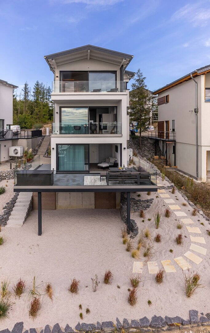 exklusives Ferienhaus am Hainer See als erstklassige Kapitalanlage – Neukieritzsch – Bild 1 von 9