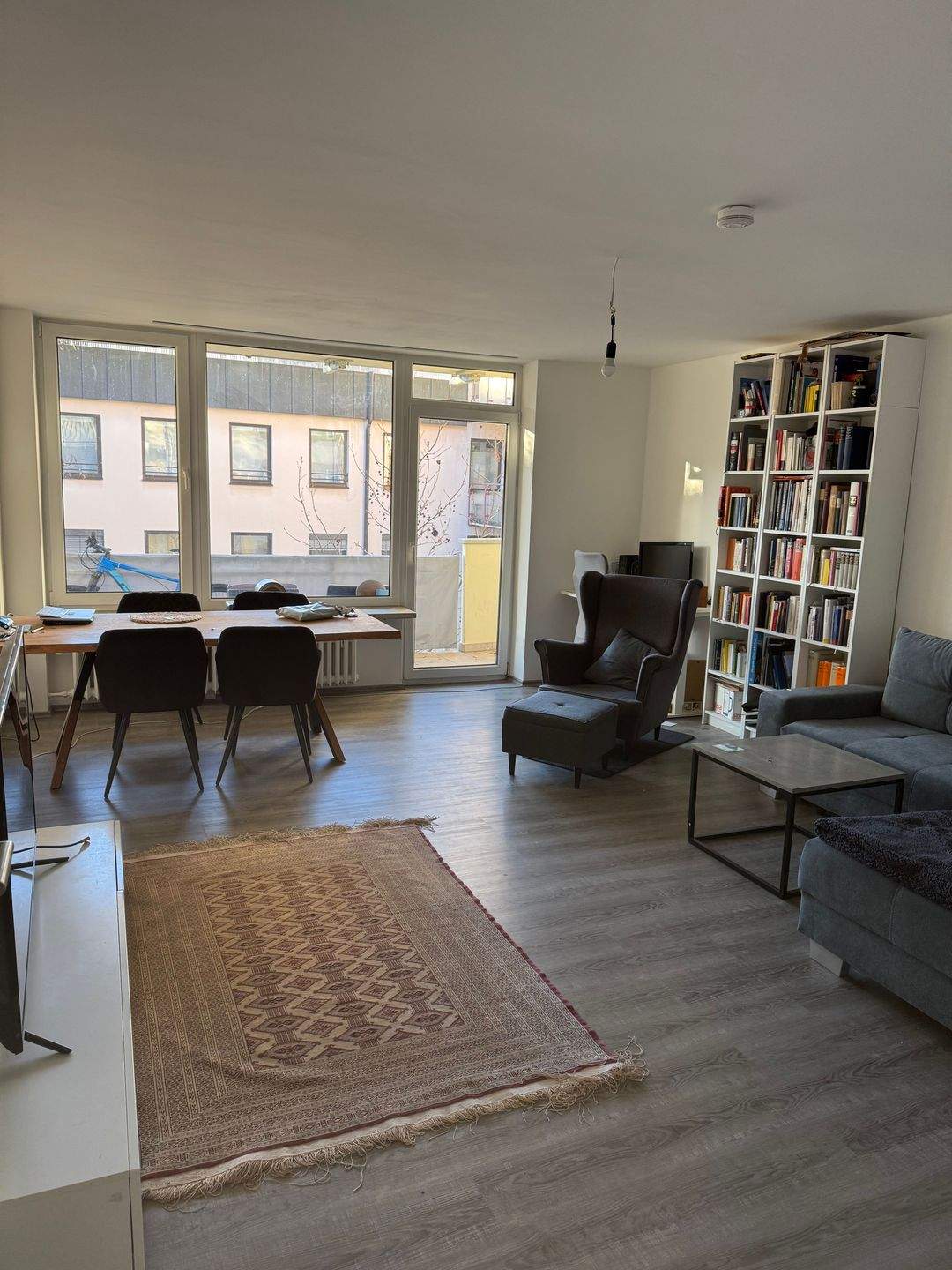 Helle 2- Zimmer Wohnung mit Einbauküche