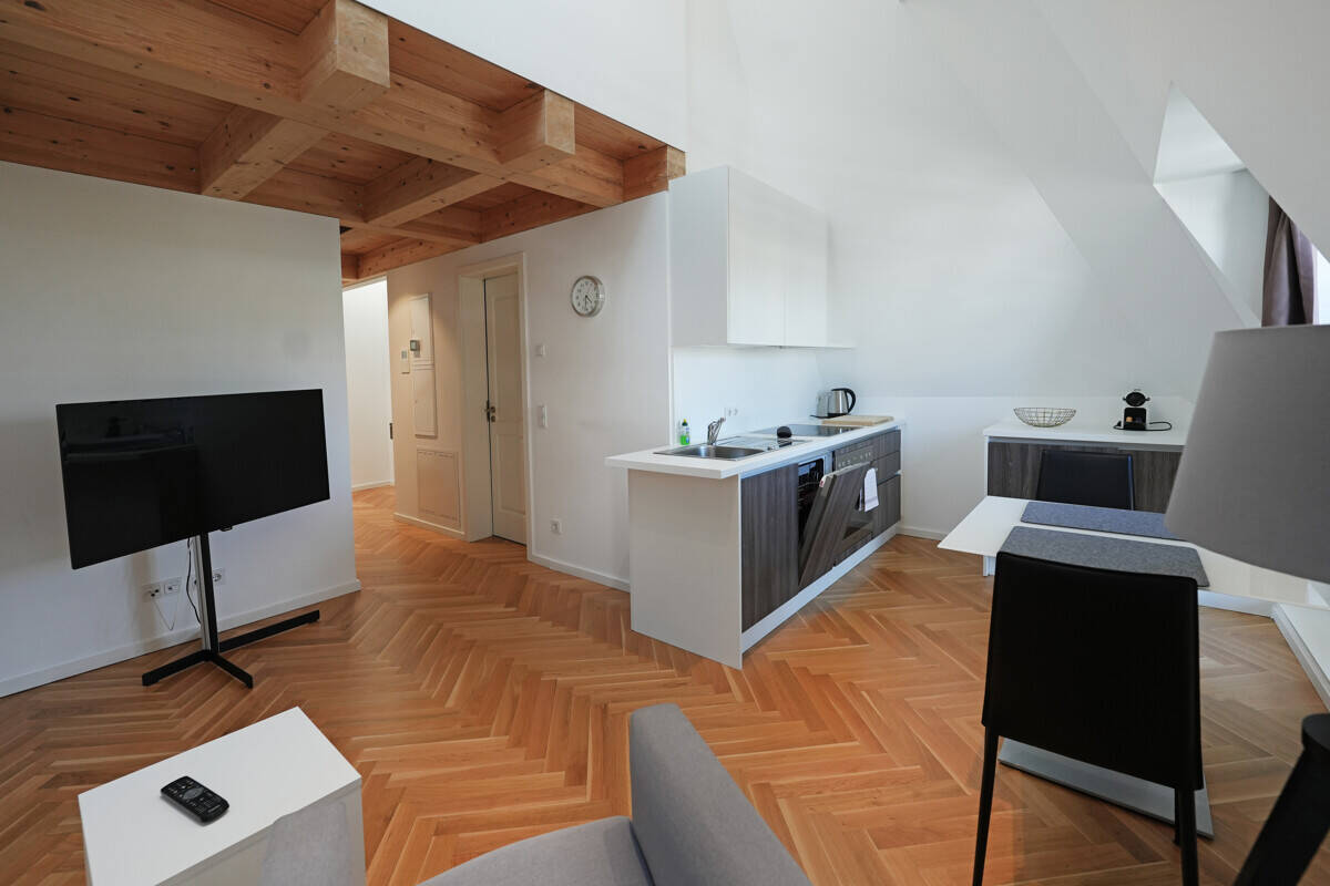*Deluxe Suite - Möbliertes Galerie-Apartment in bester City Lage* – München – Vorschaubild 7