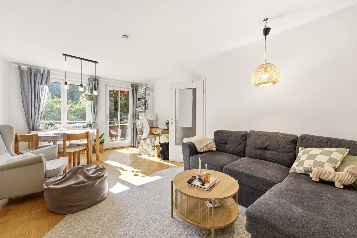"Ankommen. Wohlfühlen. Zuhause sein." - helle 2-Zimmer-Wohnung mit Balkon in ruhiger TOP Lage – 81825 München – Bild 1 von 9