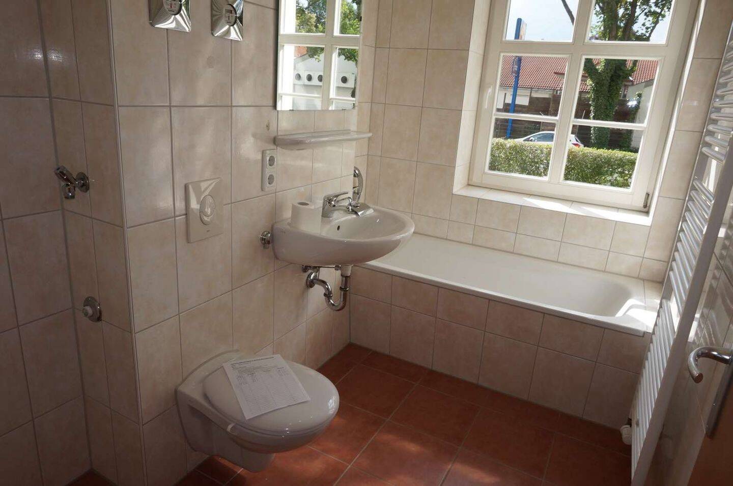 Moderner Grundriss / Bad mit Fenster u.v.m./ frei ab sofort !