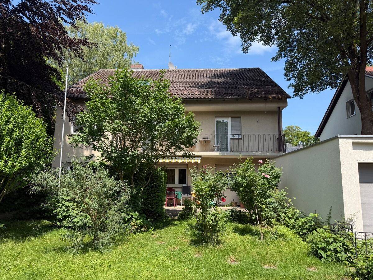 Viel Platz für Familie, Generationen und Zukunftspläne – 86161 Augsburg – Bild 1 von 9